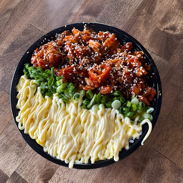 Dagiya's Korean fried chicken bowl with spicy sauce, sesame seeds, green onions, and mayonnaise.